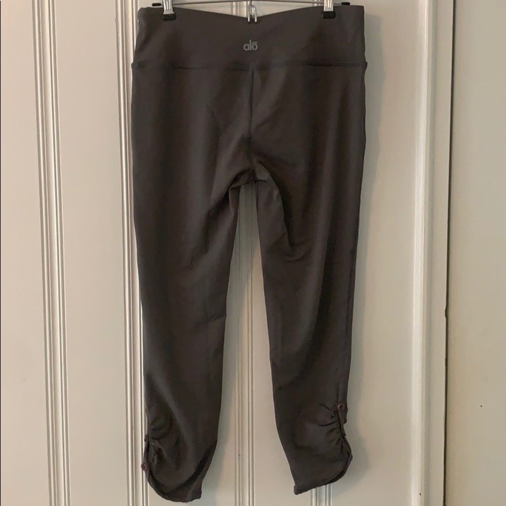 ALO Yoga Charcoal Gray Capri Leggings (S) - Picture 2 of 3